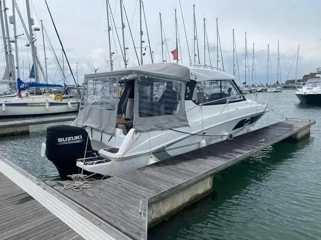 Beneteau Antares 880