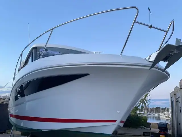 Beneteau Antares 880