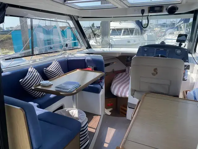 Beneteau Antares 880