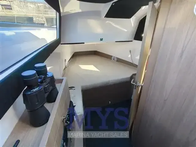 Virtue Yachts V10 Top