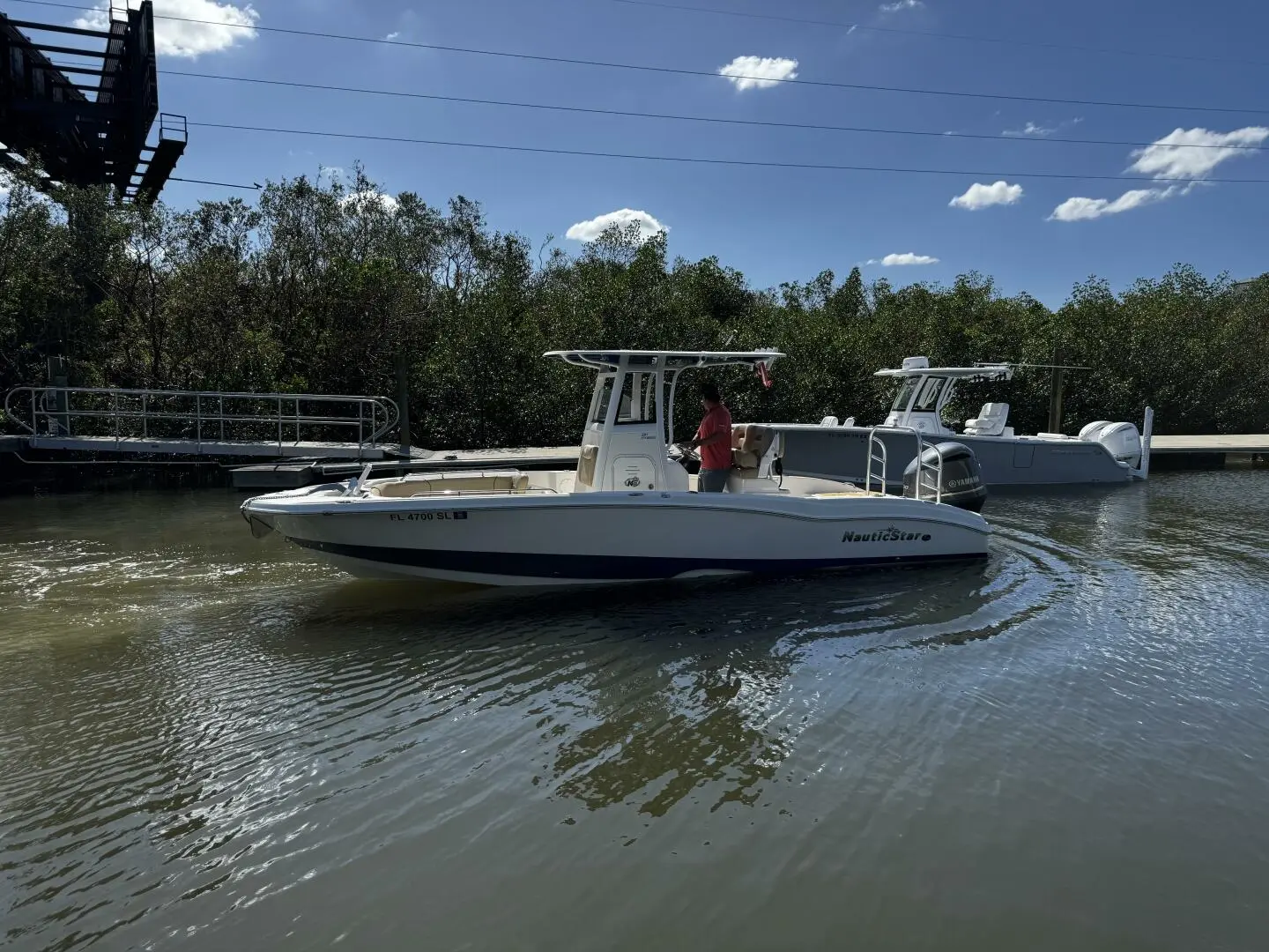 2019 Nauticstar 251 hybrid