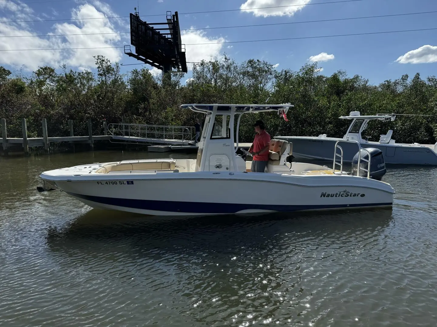 2019 Nauticstar 251 hybrid