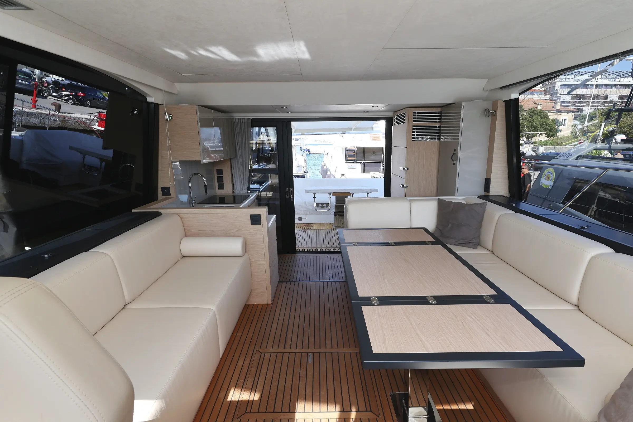 2022 Beneteau 53