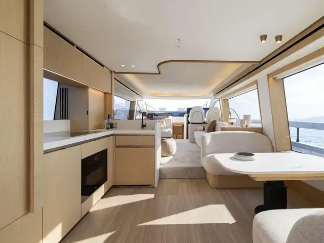 Azimut Fly 62