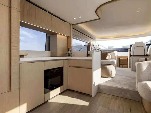 Azimut Fly 62