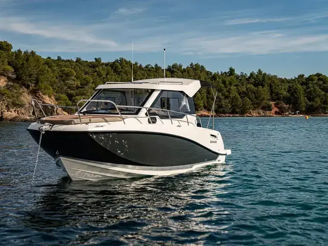 Quicksilver Activ 705 Weekend Cruiser Boat