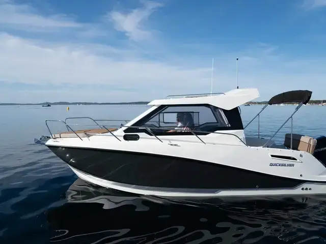 Quicksilver Activ 705 Weekend Cruiser Boat