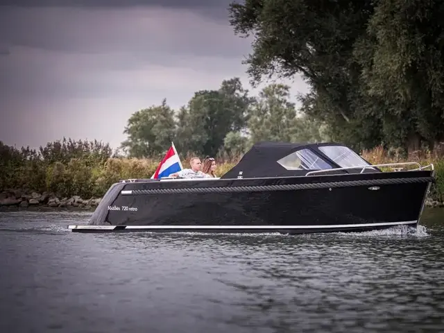 Maxima 720 Retro Day Cruiser Boat