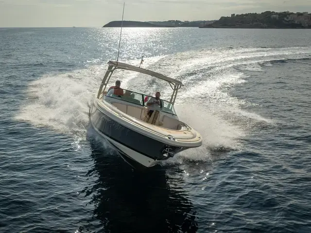 Chris Craft 30 Calypso