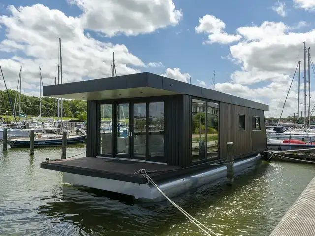 SL Houseboat Marina Den Oever Inclusief Ligplaats