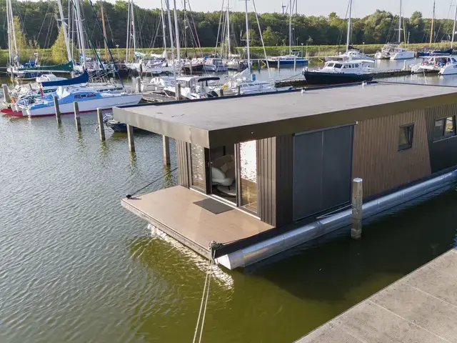 SL Houseboat Marina Den Oever Inclusief Ligplaats