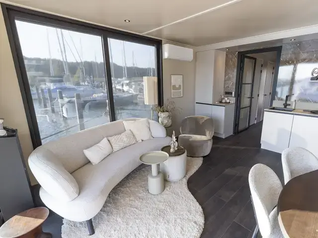 SL Houseboat Marina Den Oever Inclusief Ligplaats