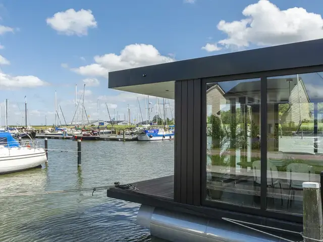 SL Houseboat Marina Den Oever Inclusief Ligplaats