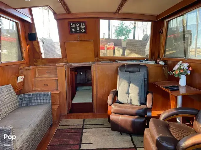 Trader 43 Double Cabin