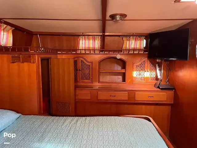 Trader 43 Double Cabin