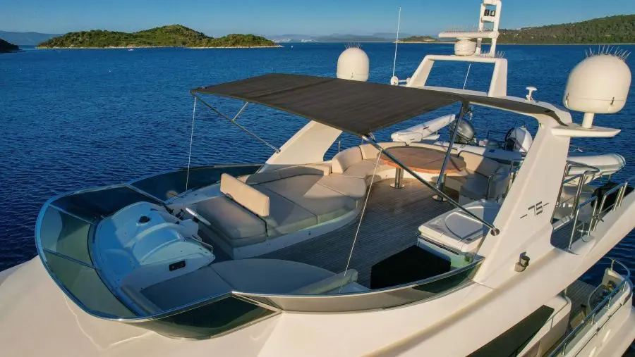 2009 Azimut 75 flybridge