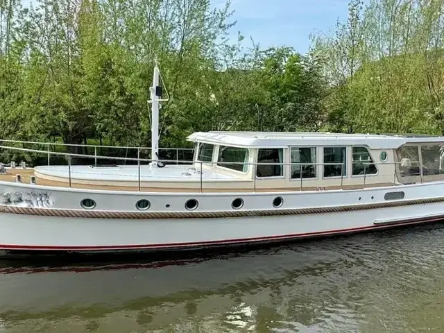 Motor Yacht Serious Yachts Gently Low Bridge 14.50 Sedan