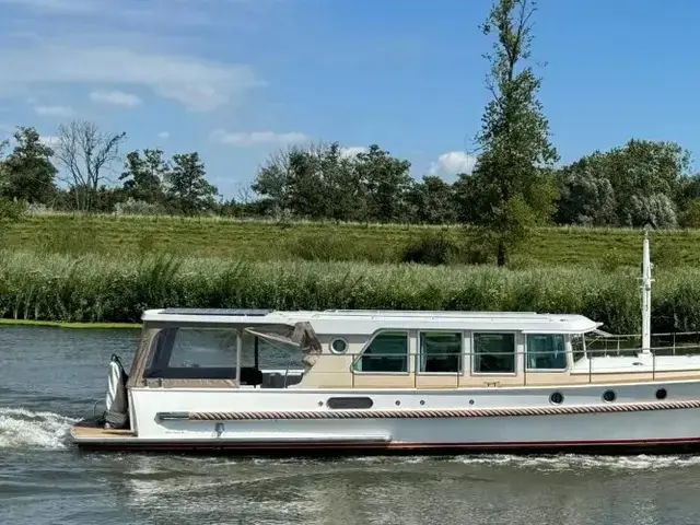 Motor Yacht Serious Yachts Gently Low Bridge 14.50 Sedan