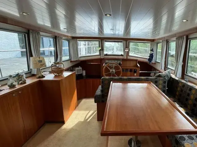 Motor Yacht Serious Yachts Gently Low Bridge 14.50 Sedan