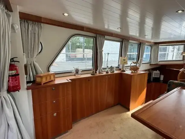 Motor Yacht Serious Yachts Gently Low Bridge 14.50 Sedan