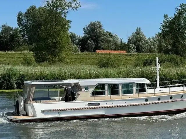 Motor Yacht Serious Yachts Gently Low Bridge 14.50 Sedan