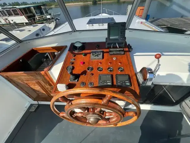 Motor Yacht Monty Bank Spiegelkotter 43 AK Cabrio