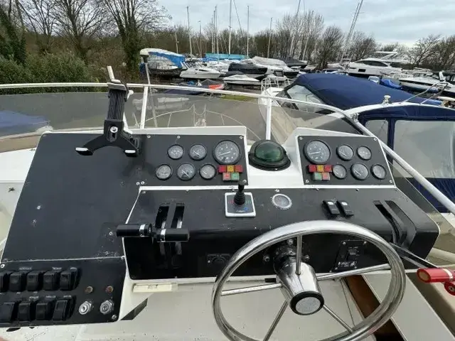 Carver 28 Flybridge