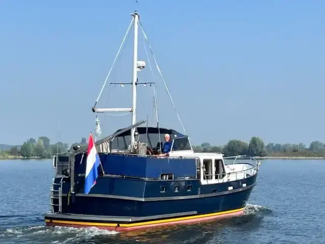 Motor Yacht Monty Bank Spiegelkotter 43 AK Cabrio