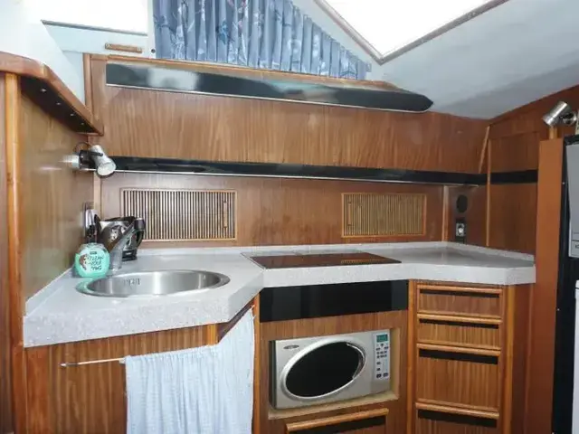 Sea Ray 415 Aft Cabin