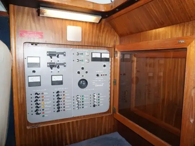 Sea Ray 415 Aft Cabin