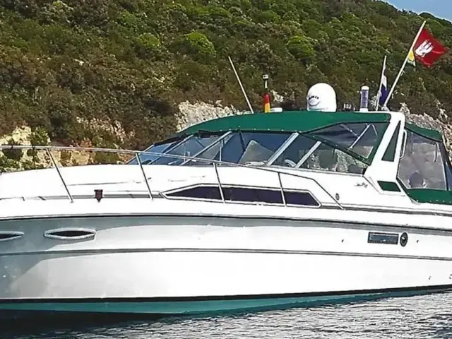 Sea Ray 340 Express Cruiser