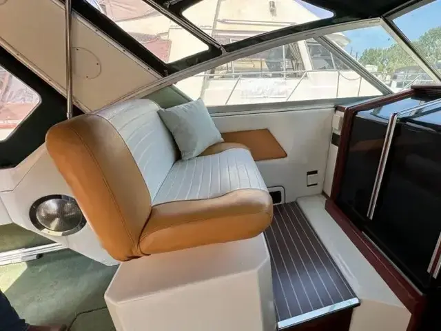 Sea Ray 340 Express Cruiser