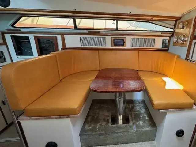 Sea Ray 340 Express Cruiser