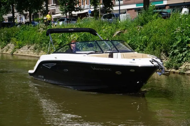 2018 Sea Ray 250 slx