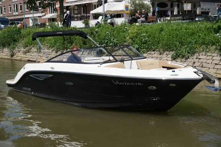 2018 Sea Ray 250 slx