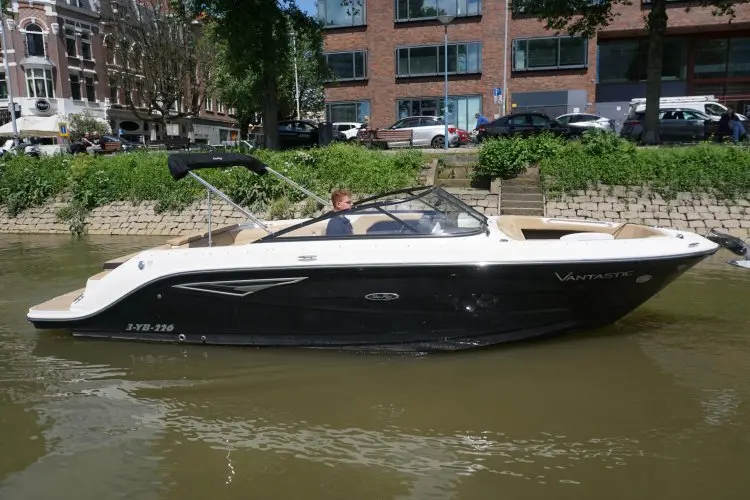 2018 Sea Ray 250 slx