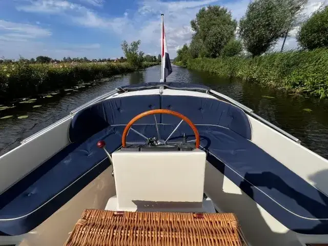 Interboat 25 Semi Cabin