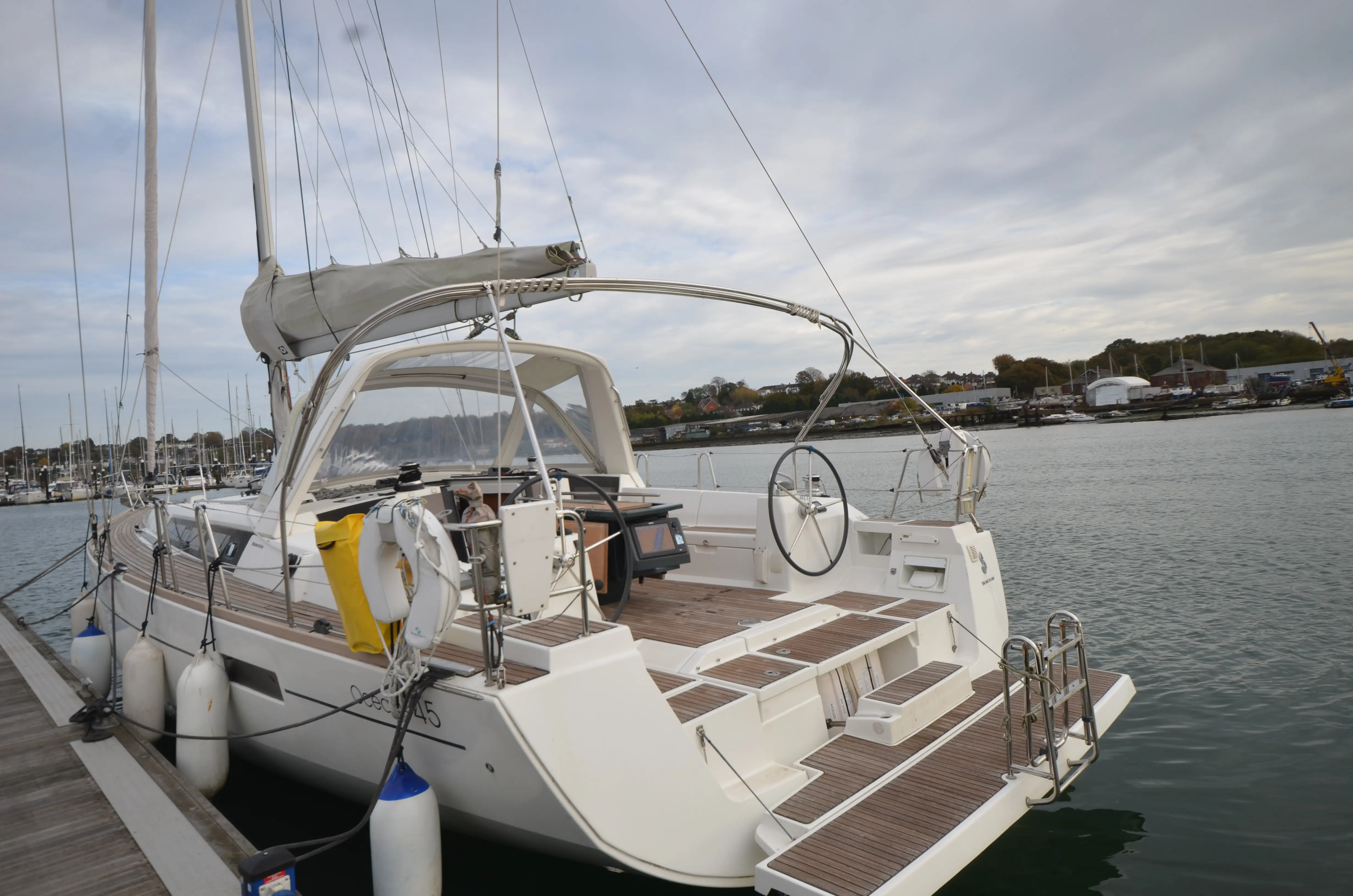 2011 Beneteau oceanis 45 (3 cbs)