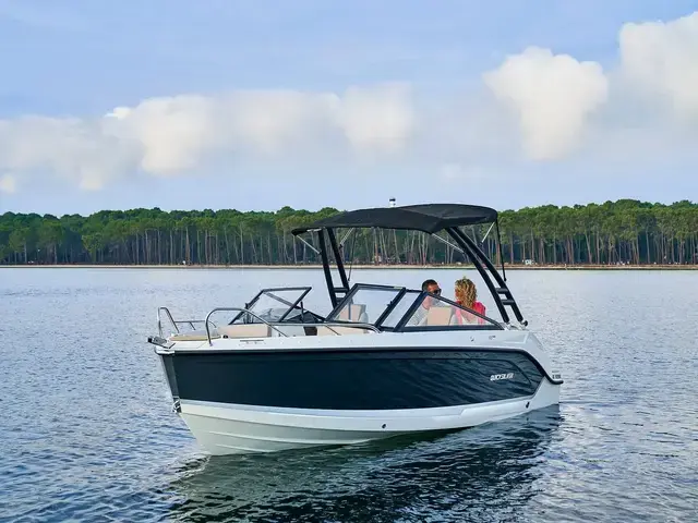 Quicksilver Activ 605 Bowrider