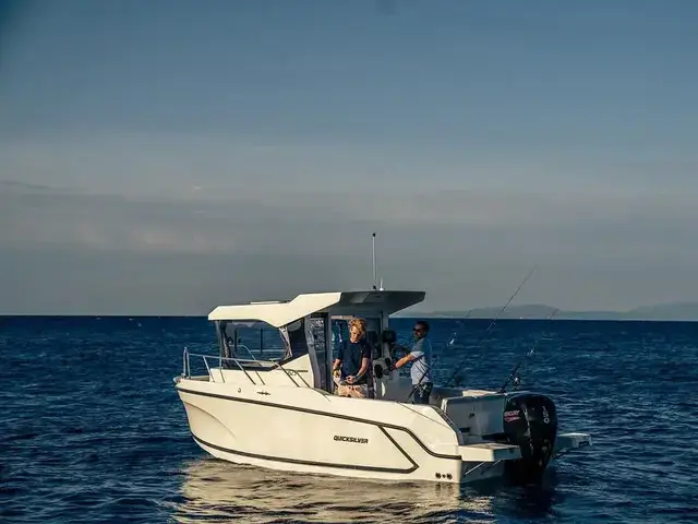 Quicksilver 625 Pilot House Boat