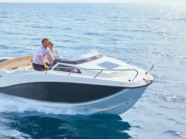 Quicksilver Activ 555 Cabin Cruiser