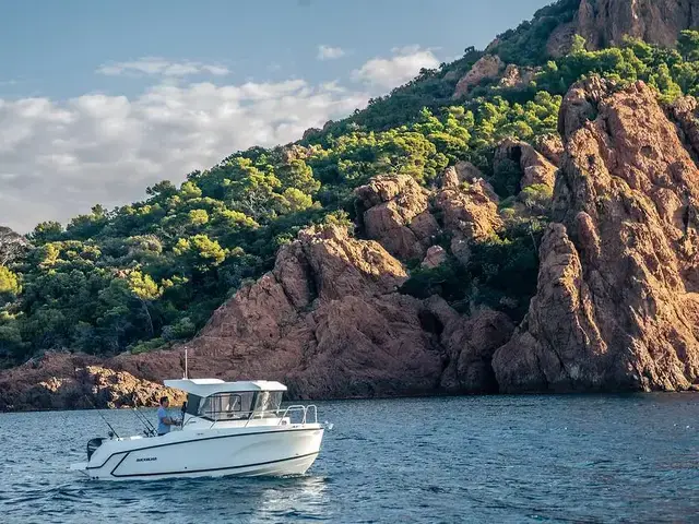 Quicksilver 625 Pilot House Boat