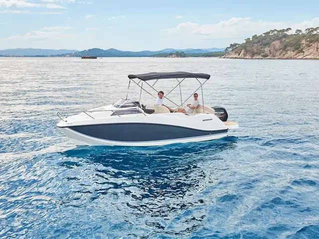 Quicksilver Activ 555 Cabin Cruiser