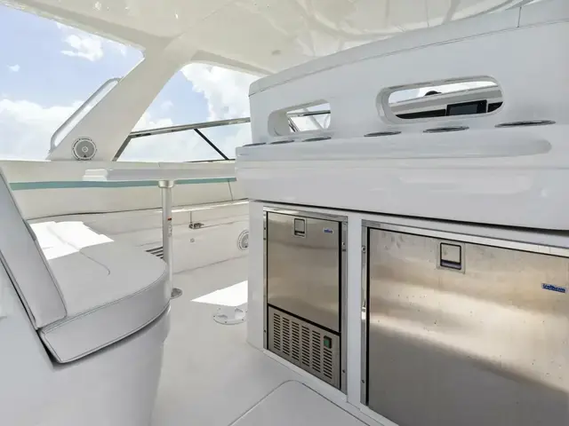 Intrepid 475 Sport Yacht