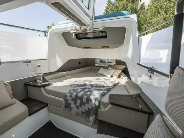 Axopar 37 Xc Cross Cabin