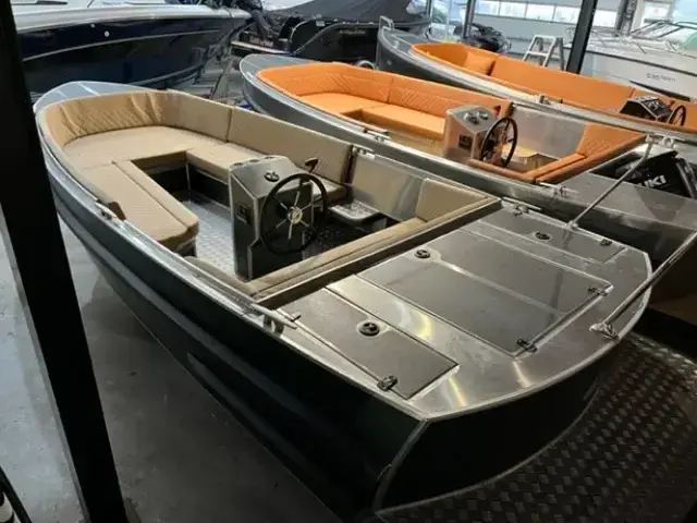 Aluship 600 Tender