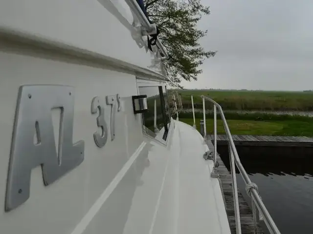 Azimut 37