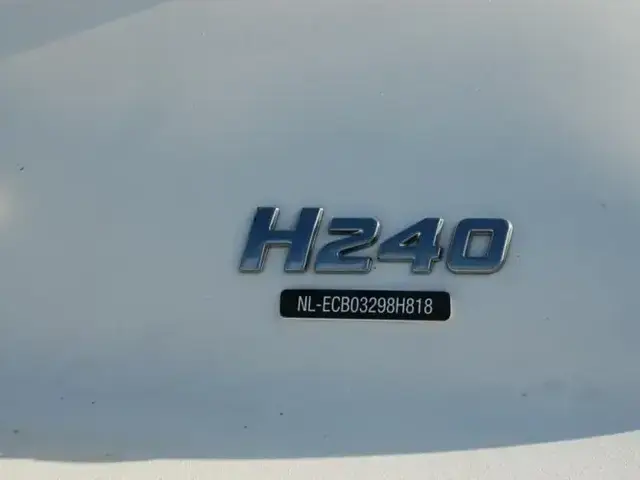 Four Winns H240