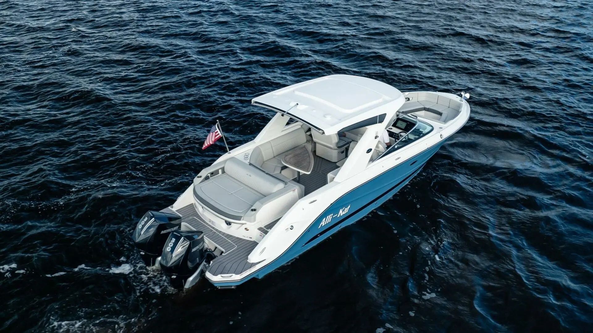 2022 Sea Ray 310 slx