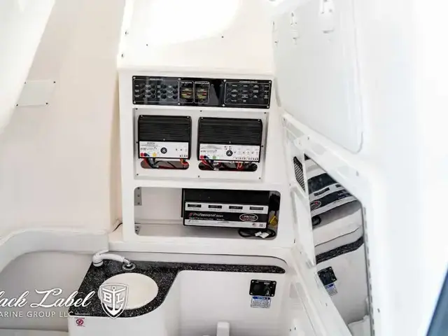 Sea Fox 328 Commander Center Console